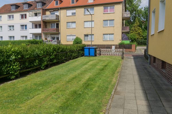 Außenansicht_Fichtestraße-02206_Vorgarten aus Richtung Hauseingang
