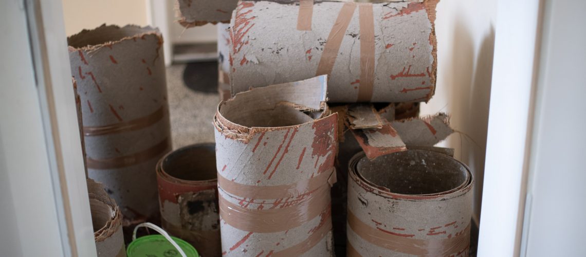 Auf dem Foto sieht man alten Linoleumboden.